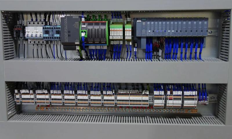 Lợi ích của tủ điện điều khiển PLC