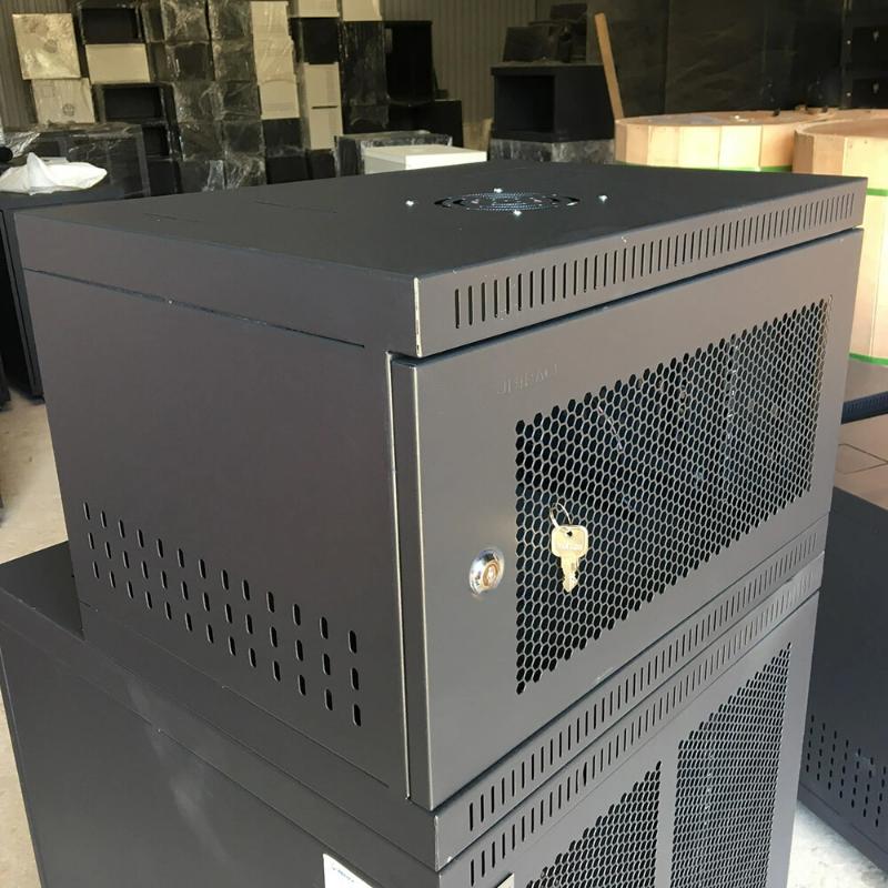 tu-rack-6u-d400-mau-den-cua-luoi-w1000